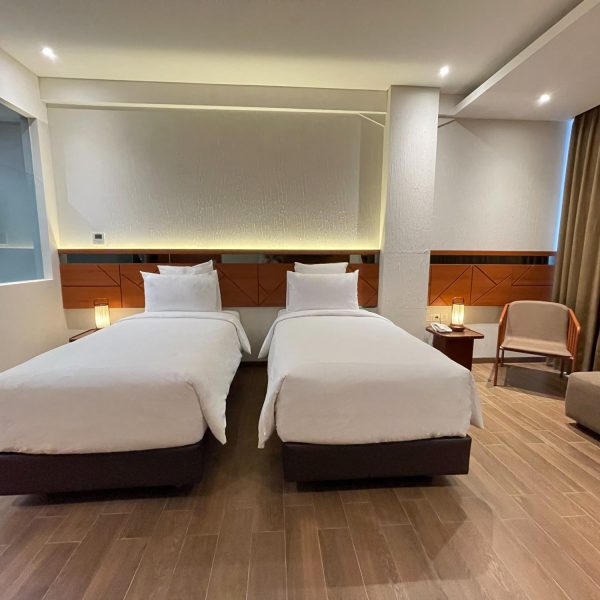 Deluxe Room Mewangi Hotel Twin Bed (1)