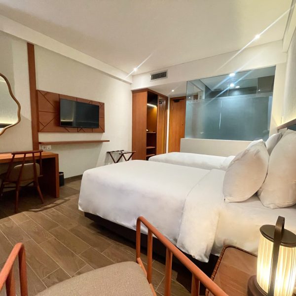 Superior Room Mewangi Hotel Twin Bed (3)
